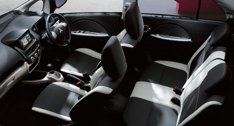 Интерьер Mitsubishi i-MiEV 2018 года  (JP) (фото 9 из 15)